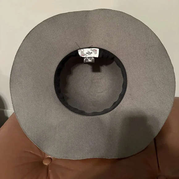 The Hatter Company Grey Felt Wide Brim Hat - Picture 2 of 5